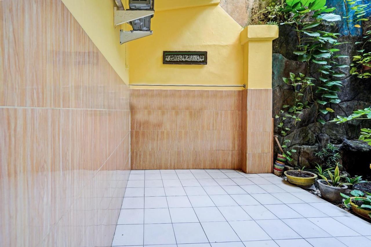 Reddoorz Syariah Near Jembatan Merah Plaza Krembangan Kültér fotó
