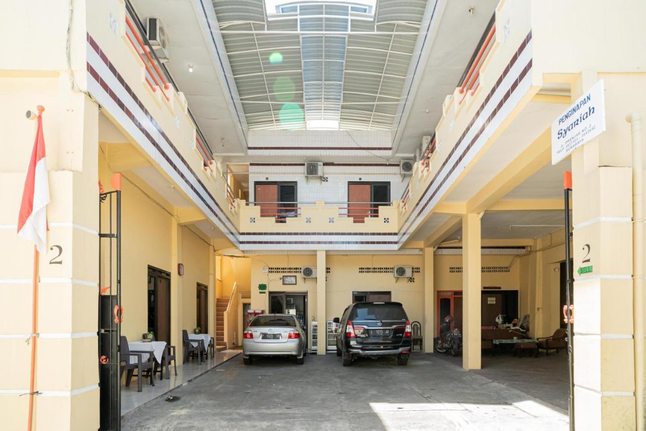 Reddoorz Syariah Near Jembatan Merah Plaza Krembangan Kültér fotó